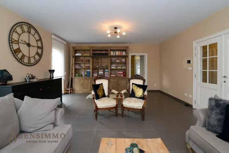 Ruime woning van 383m² bewoonbare oppervlakte met 6 slaapkamers – ideaal voor bedrijven en huisvesting van werknemers.