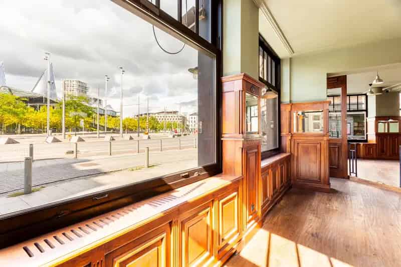 commerciële ruimte ca 200 m² met zicht op Vlinderpaleis