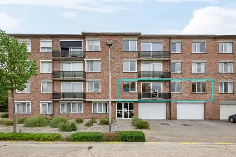 Appartement op 1eV (met LIFT) met 2 SLK, terras en autostaanplaats