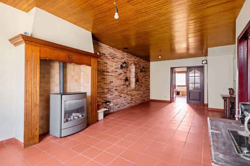 Te renoveren woning met 4 slpk's, oprit en zuid tuin