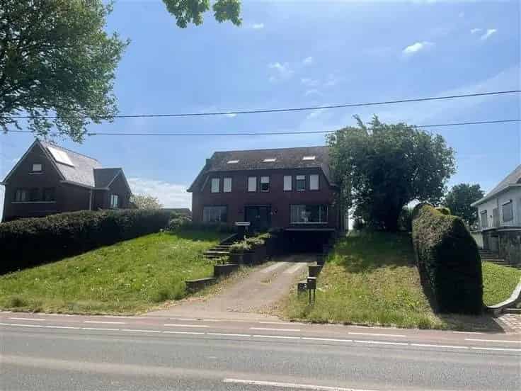 Te renoveren villa met 6 slaapkamers en grote tuin