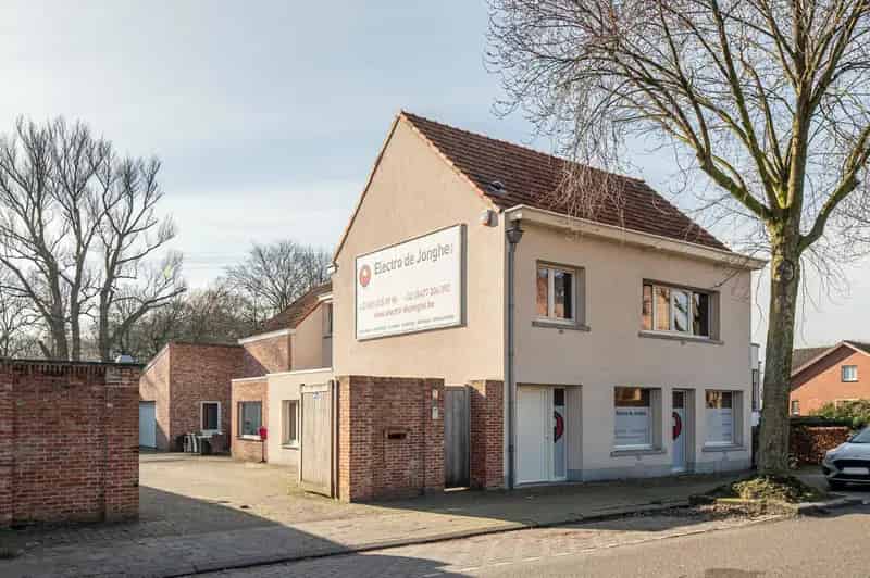 Woning met multifunctioneel gelijkvloers en magazijn/garage op een perceel van 536m².