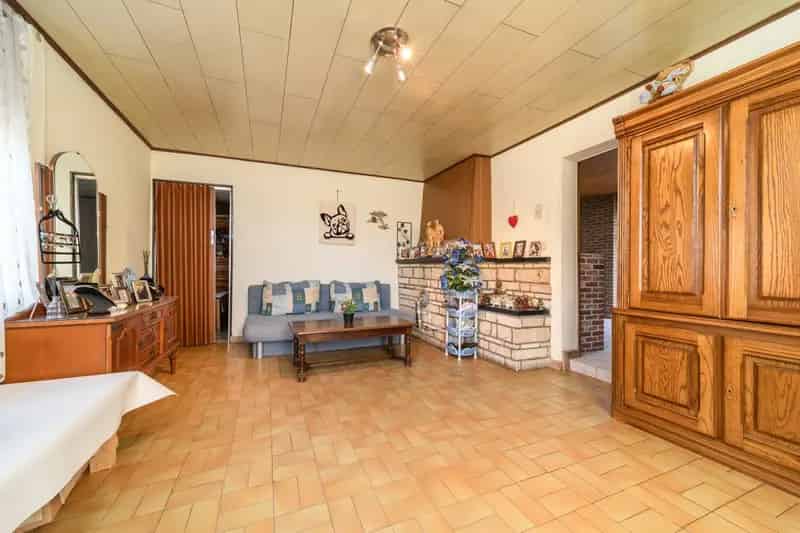 Te renoveren hoekwoning met tal van mogelijkheden te Mere