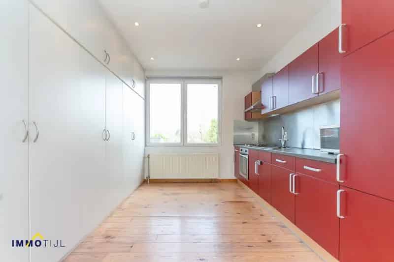 Lichtrijk ruim 1 slaapkamer appartement centrum Lebbeke!