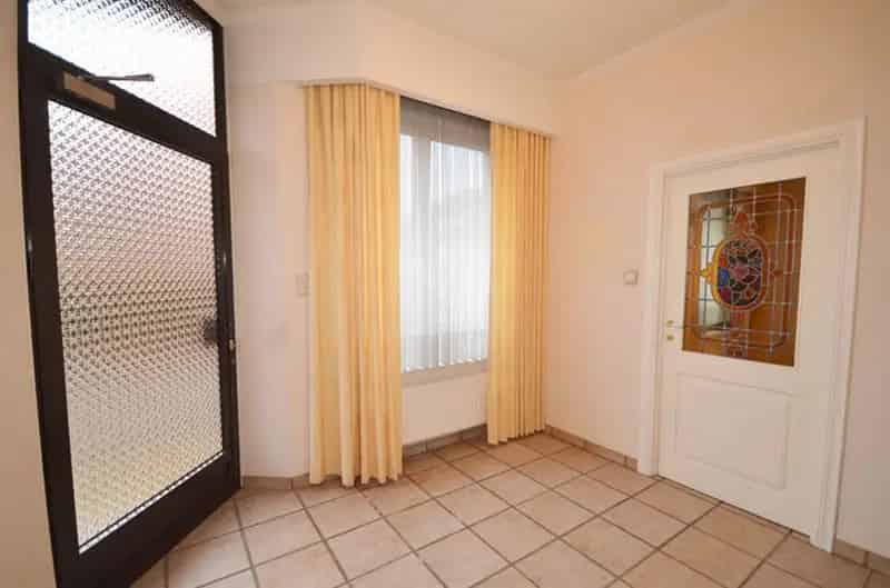 CENTRAAL GELEGEN PAND MET VELE MOGELIJKHEDEN IN HET CENTRUM VAN HECHTEL!