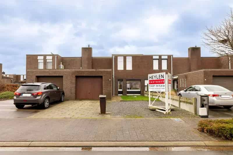 Af te werken gezinswoning met veel potentieel