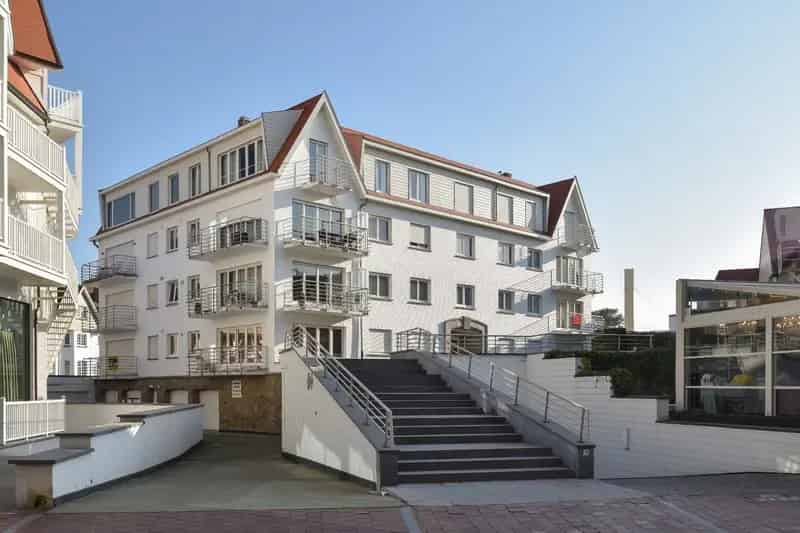Gemakkelijke garage tussen het Albert -en driehoeksplein