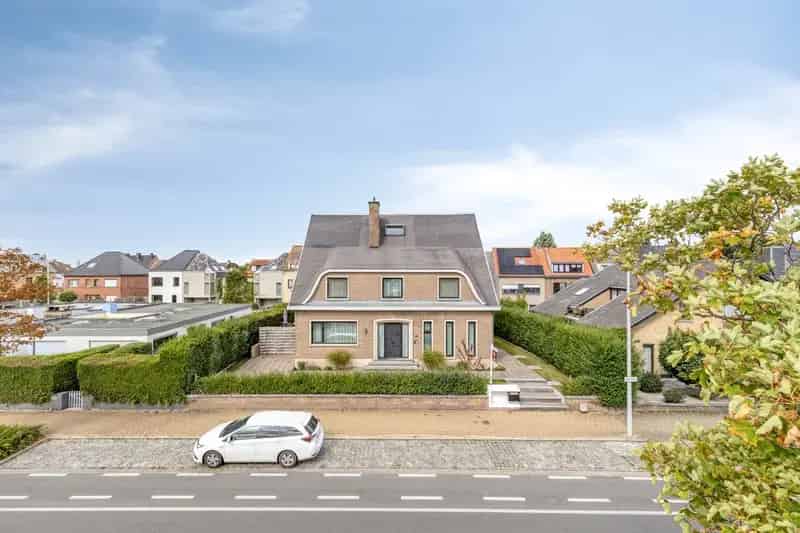 Karaktervolle gerenoveerde statige villa nabij Spuikom te koop