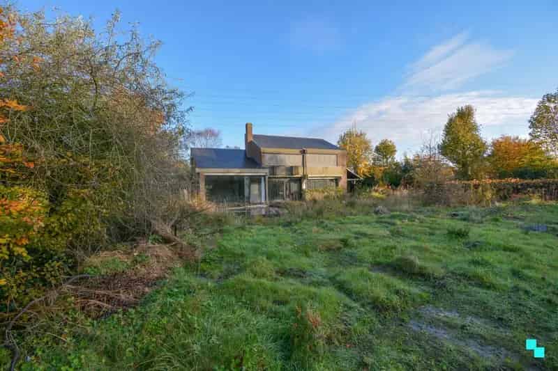 Unieke te renoveren woning / bouwgrond, rustig en groen gelegen te Wallemote