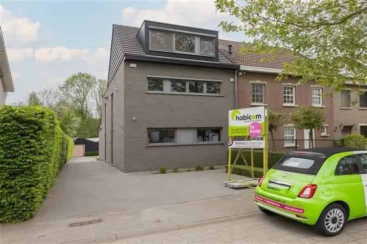 Huis Te Koop: Twee Appartementen, Magazijn & Tuin