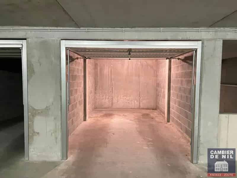 Makkelijk inrijdbare garagebox op +1 op de Elizabetlaan te Knokke-Heist