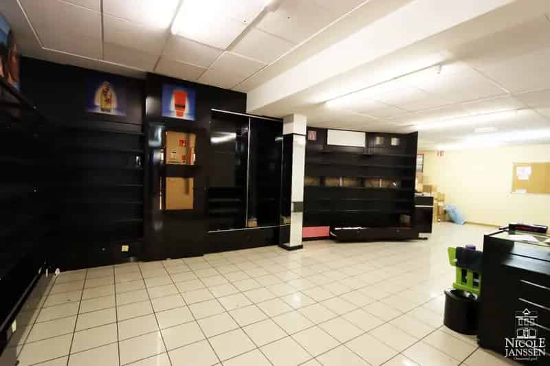 Ruim handelspand van ca. 400 m² in het centrum van Maaseik