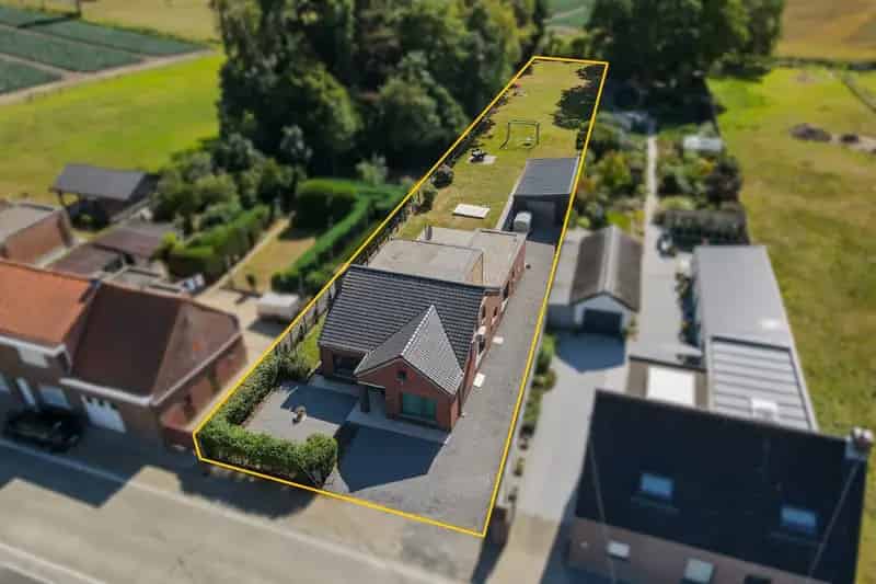 Gerenoveerde gezinswoning met tuin en garage in landelijke omgeving