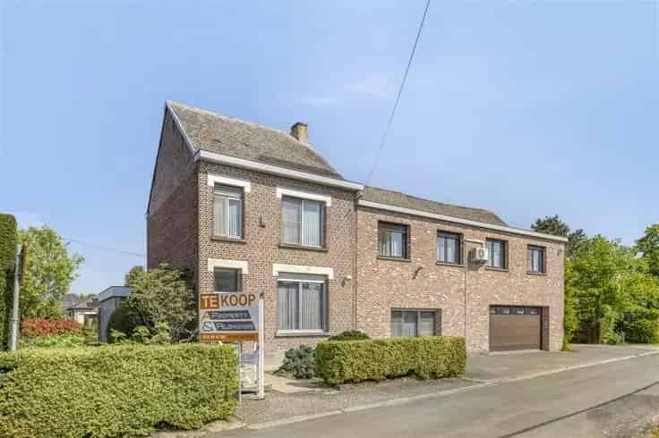 Ruime woning met 5 slaapkamers te Onze-Lieve-Vrouw-Waver
