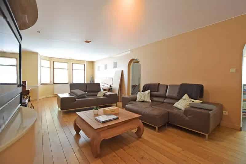 Ruime lichtrijke woning op 555 m² en 3 slaapkamers.