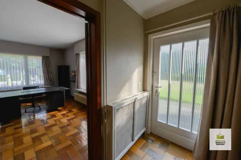 Statige villa met 3 slaapkamers en praktijkruimte met opslagplaats/atelier van 114 m2