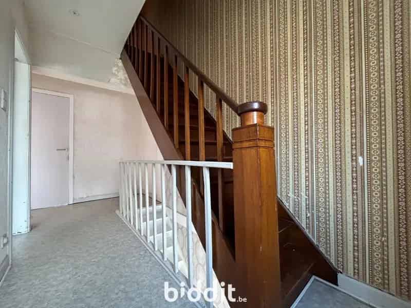 TE RENOVEREN WONING MET 3 SLAAPKAMERS, TUIN & GARAGE