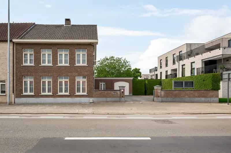 Ruime woning met 3 slaapkamers op 1.095 m²