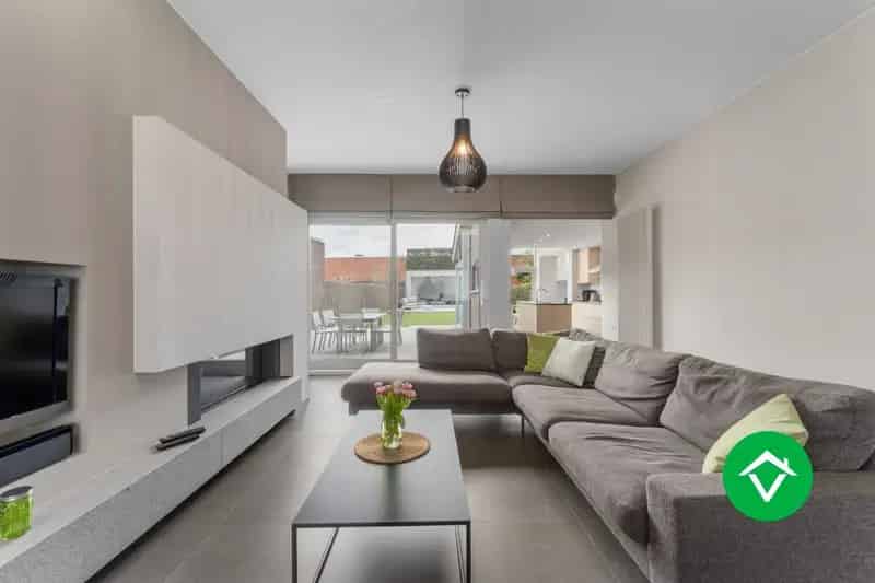 Instapklare topper met 4 slaapkamers en inpandige garage te koop in het centrum van Koekelare