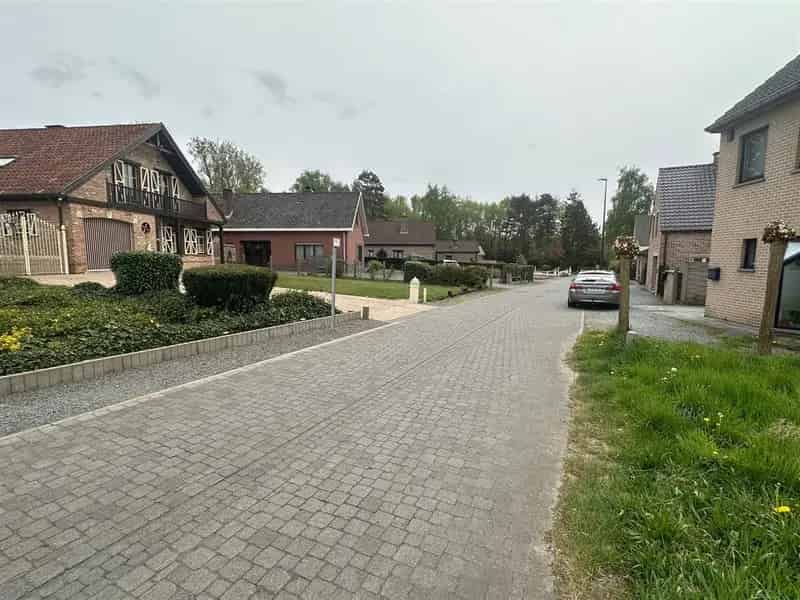 Bouwgrond voor halfopen bebouwing - 1734 m²