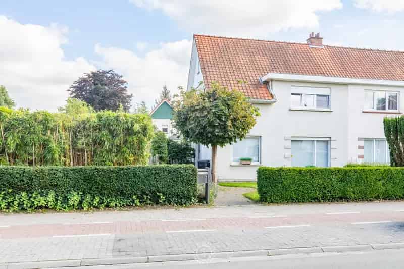 Gezinswoning te huur: Instapklaar gerenoveerd met ruime garage