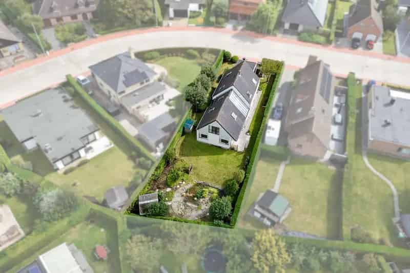 Alleenstaande woning op 810 m² te Oostende (Stene)