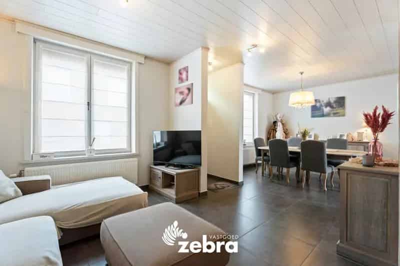 Instapklare woning met drie slaapkamers in Dentergem!