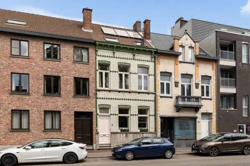 Prachtig herenhuis met 3 slaapkamers, gezellige tuin en autostaanplaats in Kapellen!