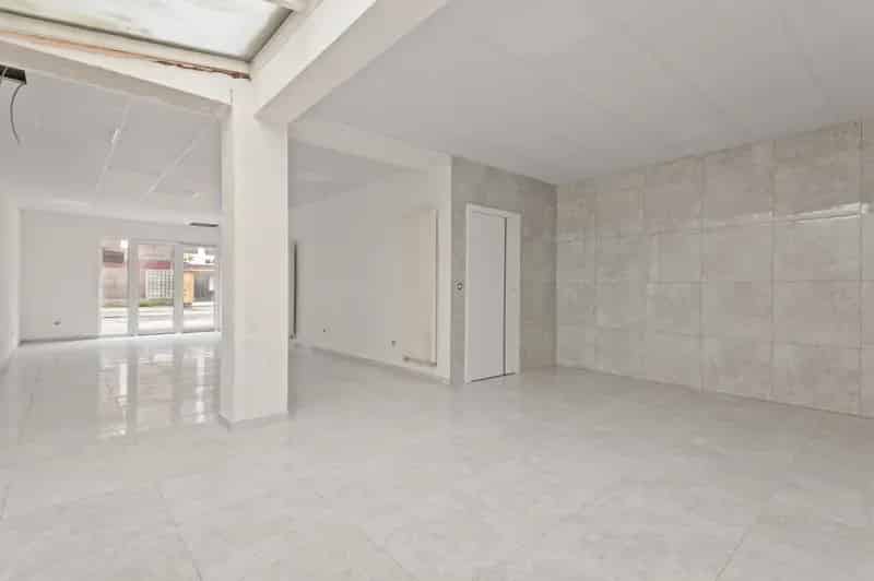 Gerenoveerd handelspand van 116m² , centraal gelegen in Mol - Centrum !