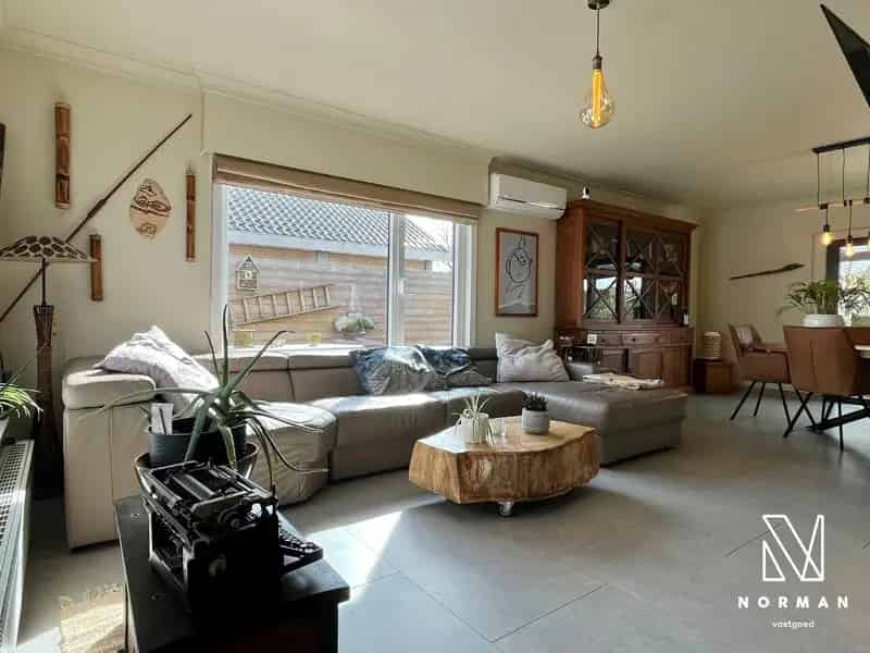 Bungalow te koop in Oostrozebeke!