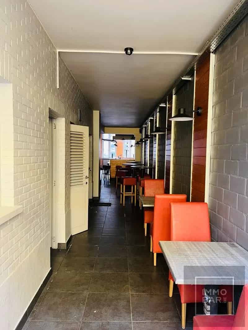 Charmant handelspand met gerenoveerd appartement