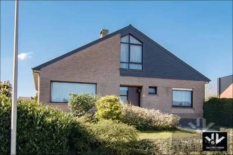 RUIME GEZINSWONING OP HOEKPERCEEL TE ALKEN