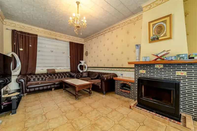 Te renoveren huis te koop met veel mogelijkheden