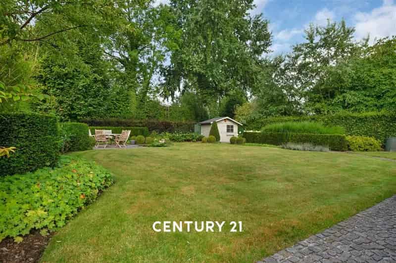 instapklare villa met zuidwest gerichte tuin en garage op 8are11