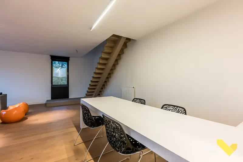 Ruim Duplex-Appartement Met Veel Lichtinval.