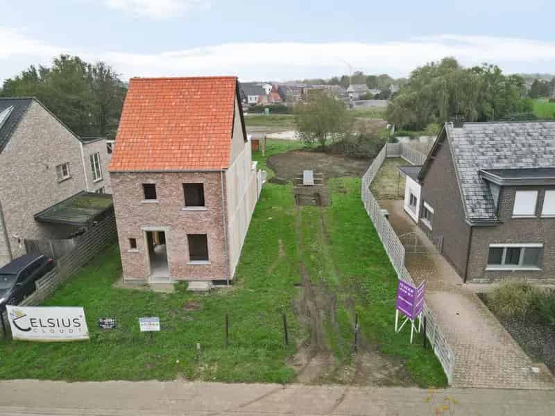 Perceel bouwgrond (650 m2) voor half open bebouwing niet ver van het centrum