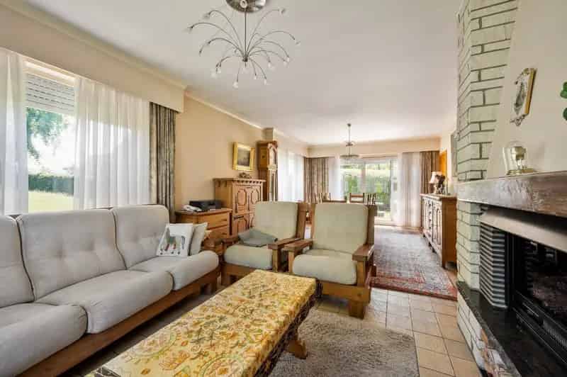 Villa met 3 ruime slaapkamers, garage en tuin in het centrum.