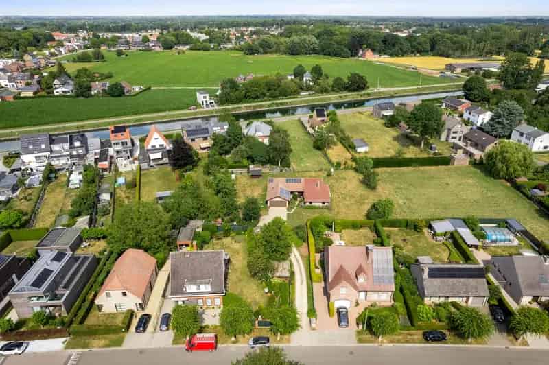 Rustige en ruime gelijkvloerse woning met 4 slaapkamers (of 3 + bureel)