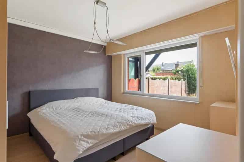 Centraal en rustig gelegen instapklare woning met 4 SLK, tuin & garage