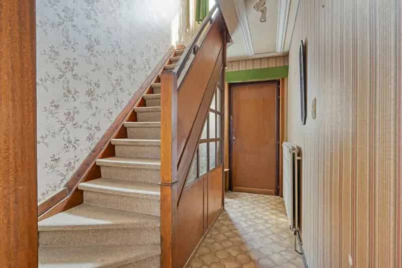 Te Renoveren 3-gevelwoning op gunstige ligging