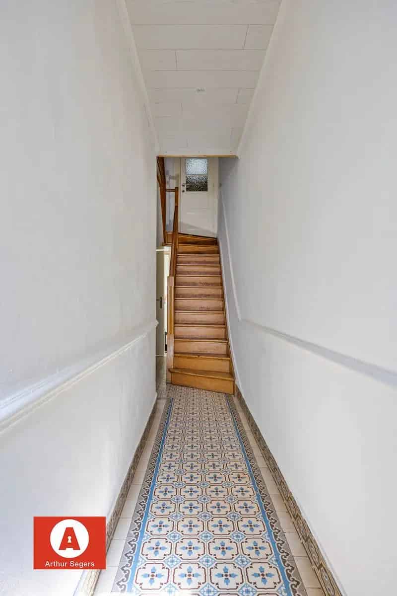 Woonhuis opgesplitst in 2 appartementen/woon-entiteiten