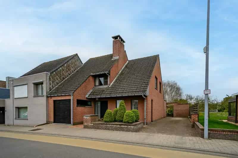 Halfopen bebouwing in centrum Oudenburg