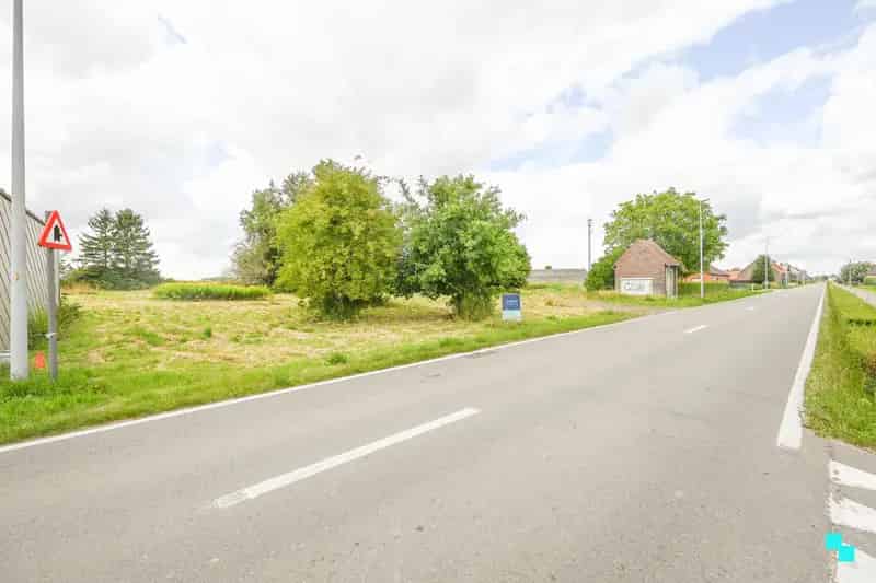 Grond te Huur Oostrozebeke: Ruime Bouwgrond met Mogelijkheid tot Extra Land