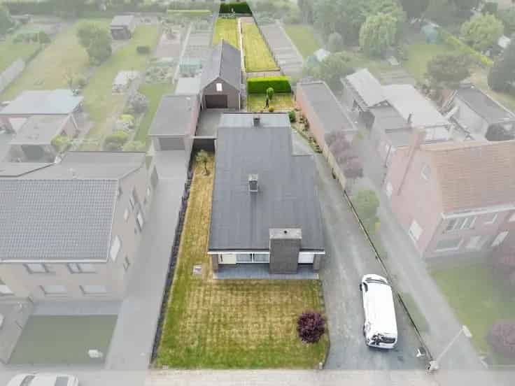 Huis Te Koop Sleidinge: Vrijstaande woning met loods en grote tuin