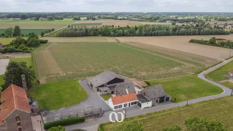 Huis te koop in Kruisem: Prachtige hoeve met 35 ha grond