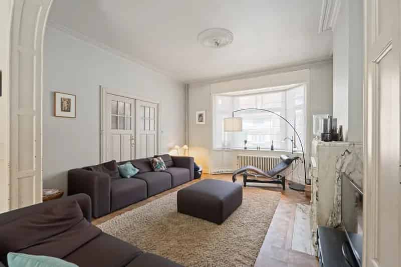 Herenhuis, 6 slaap-, 2 badkamers, garage en tuin van 860 m²