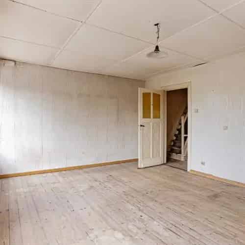 CHARMEVOLLE TE RENOVEREN VRIJSTAANDE WONING met VEEL MOGELIJKHEDEN op perceel van 835 m²