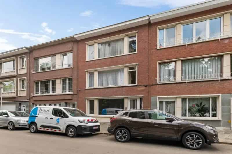 Te renoveren gelijkvloers appartement (72 m²) met ruime tuin (95 m²)