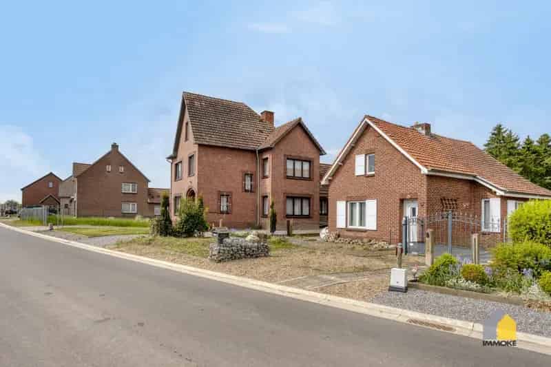 Volledig te renoveren woning op een perceel van 11 a 74 ca.