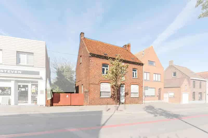 Te renoveren woning op ruim perceel met tal van mogelijkheden